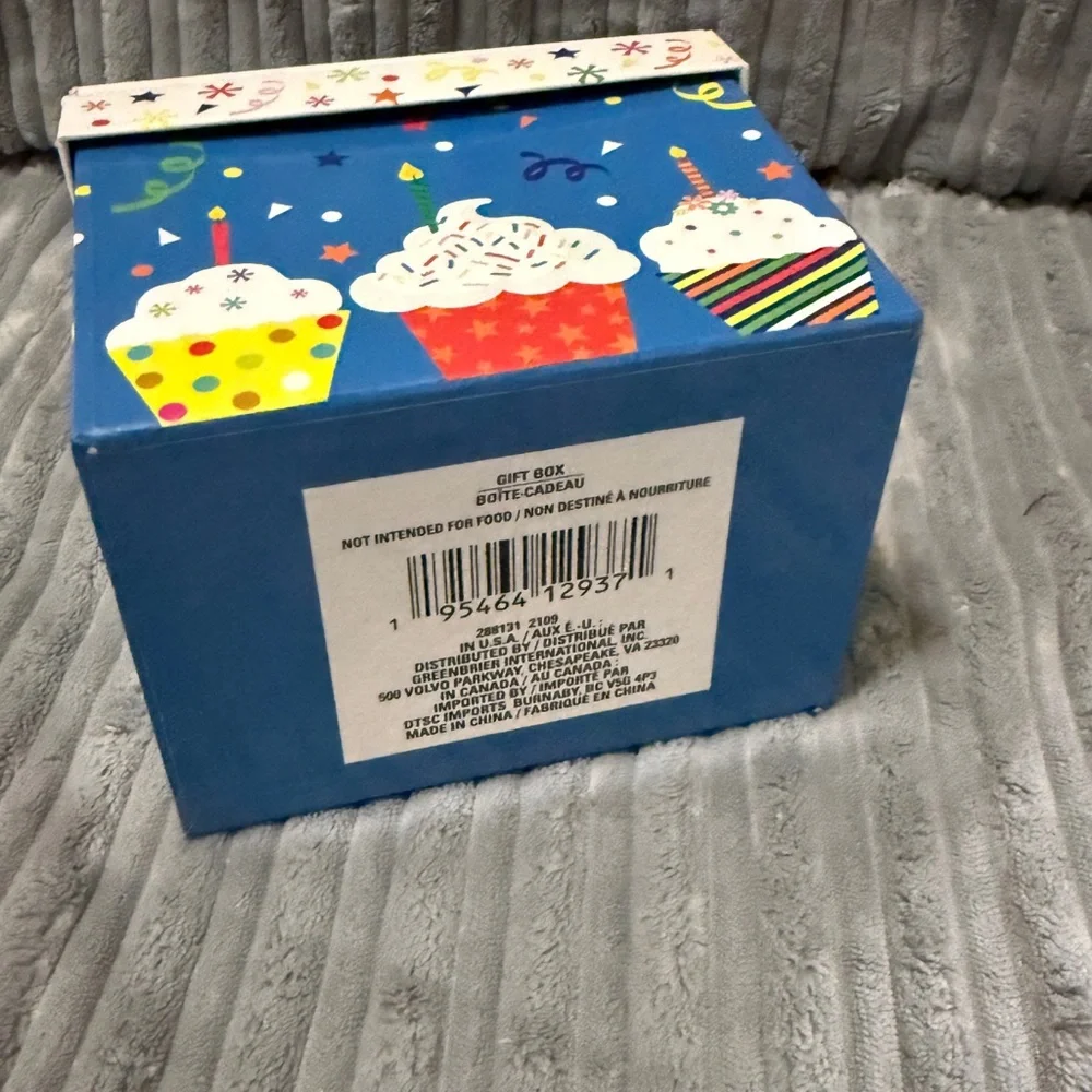 2 Gift Boxes